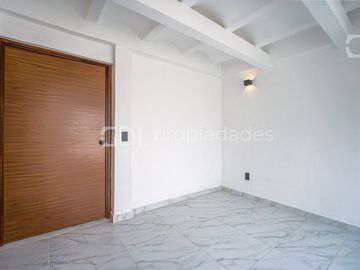 EL MANANTIAL CASA RECIÉN REMODELADA EN VENTA