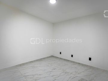 EL MANANTIAL CASA RECIÉN REMODELADA EN VENTA