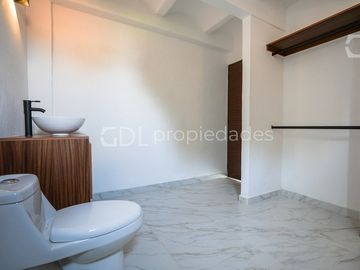 EL MANANTIAL CASA RECIÉN REMODELADA EN VENTA