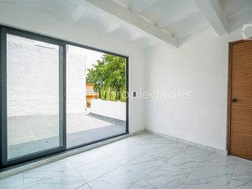 EL MANANTIAL CASA RECIÉN REMODELADA EN VENTA