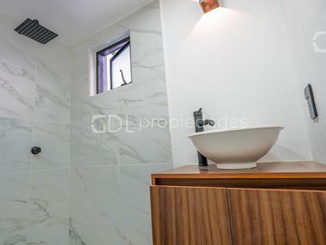 EL MANANTIAL CASA RECIÉN REMODELADA EN VENTA