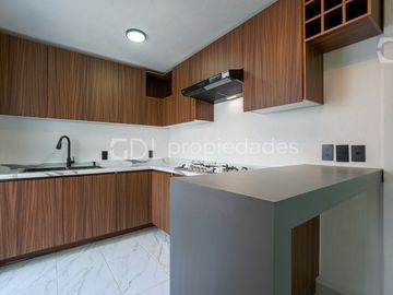 EL MANANTIAL CASA RECIÉN REMODELADA EN VENTA