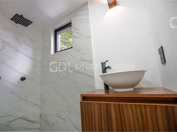 EL MANANTIAL CASA RECIÉN REMODELADA EN VENTA
