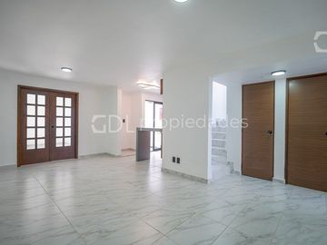 EL MANANTIAL CASA RECIÉN REMODELADA EN VENTA