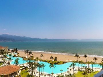 Departamento frente al mar en venta en Bay View Grand, Marina Vallarta