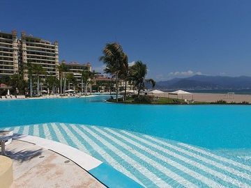Departamento frente al mar en venta en Bay View Grand, Marina Vallarta