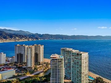 Departamento de Lujo con Vista al Océano en Marina Puerto Vallarta