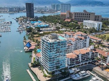 Departamento en venta en Marina Vallarta – Nautico Frente al Mar con 2 Rec