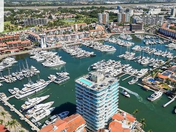 Departamento en venta en Marina Vallarta – Nautico Frente al Mar con 2 Rec