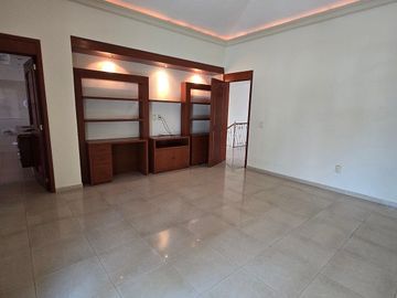 Casa en Renta dentro de Coto en Valle Real