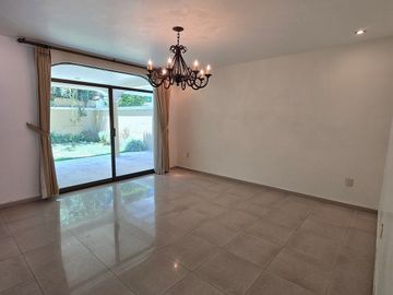 Casa en Renta dentro de Coto en Valle Real