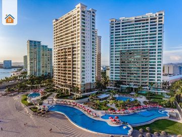 Departamento amueblado frente al mar en venta en Grand Venetian Puerto Vallarta