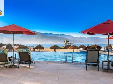 Departamento amueblado frente al mar en venta en Grand Venetian Puerto Vallarta