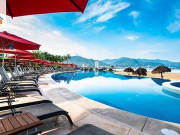 Departamento amueblado frente al mar en venta en Grand Venetian Puerto Vallarta