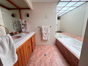 CASA, RESIDENCIA VENTA EN LA COLONIA SEATTLE, ZAPOPAN