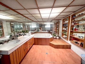 CASA, RESIDENCIA VENTA EN LA COLONIA SEATTLE, ZAPOPAN