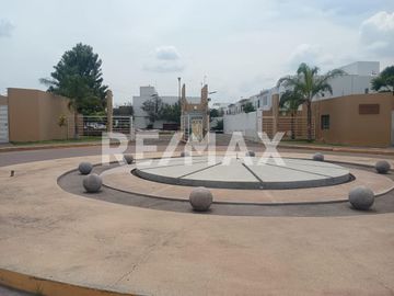VENTA CASA FRACCIONAMIENTO HACIENDA LA GLORIA CON TERRENO EXCEDENTE