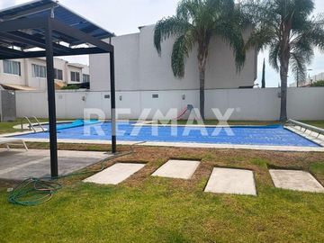 VENTA CASA FRACCIONAMIENTO HACIENDA LA GLORIA CON TERRENO EXCEDENTE