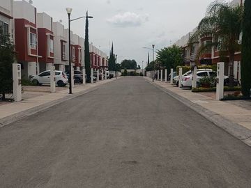 VENTA CASA FRACCIONAMIENTO HACIENDA LA GLORIA CON TERRENO EXCEDENTE