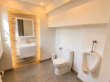 RESIDENCIA DE LUJO EN VENTA CON ELEVADOR, ROOF GARDEN, PANELES SOLARES Y VISTA P