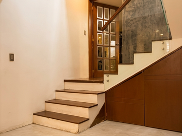 RESIDENCIA DE LUJO EN VENTA CON ELEVADOR, ROOF GARDEN, PANELES SOLARES Y VISTA P
