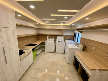 RESIDENCIA DE LUJO EN VENTA CON ELEVADOR, ROOF GARDEN, PANELES SOLARES Y VISTA P