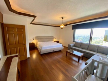 RESIDENCIA DE LUJO EN VENTA CON ELEVADOR, ROOF GARDEN, PANELES SOLARES Y VISTA P