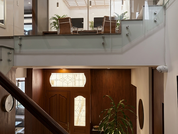 RESIDENCIA DE LUJO EN VENTA CON ELEVADOR, ROOF GARDEN, PANELES SOLARES Y VISTA P