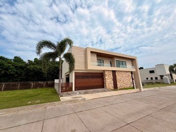 Casa en venta en Veracruz en Fracc. Río del Dorado