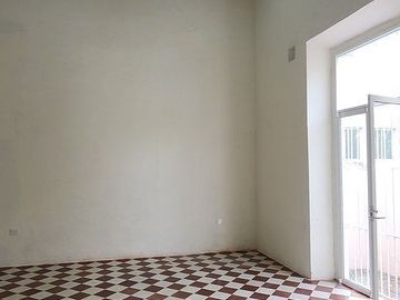 Renta local comercial en Casona colonial frente parque Itzimna