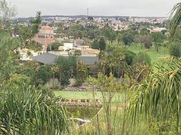 DEPARTAMENTO AMUEBLADO EN RENTA CON VISTA AL LAGO EN JURIQUILLA, QUERETARO