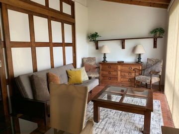 DEPARTAMENTO AMUEBLADO EN RENTA CON VISTA AL LAGO EN JURIQUILLA, QUERETARO
