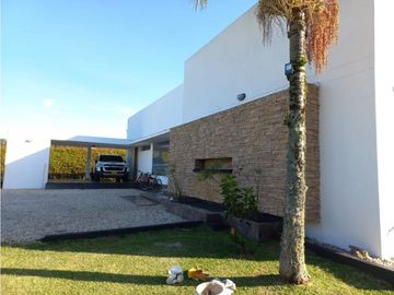 VENDEMOS CASA DE UN NIVEL EN LLANOGRANDE/RIONEGRO