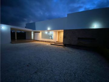 VENDEMOS CASA DE UN NIVEL EN LLANOGRANDE/RIONEGRO