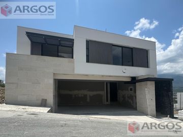 CASA EN VENTA EN CASTAÑOS DEL VERGEL