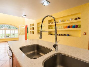 Casa en San Miguel Zinacantepec, Estado de México, triple seguridad y jardín privado