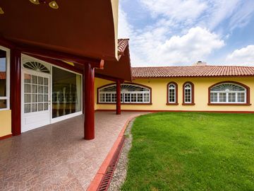 Casa en San Miguel Zinacantepec, Estado de México, triple seguridad y jardín privado