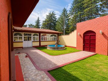 Casa en San Miguel Zinacantepec, Estado de México, triple seguridad y jardín privado