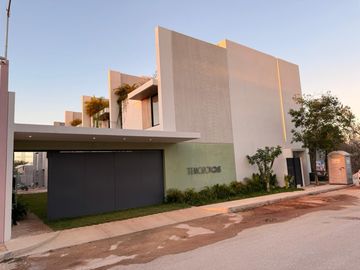 Casa en venta en Temozon Norte 36