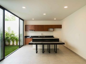 Casa en venta en Temozon Norte 36