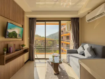 1 bedroom apartment with garden view