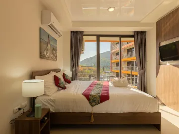 1 bedroom apartment with garden view