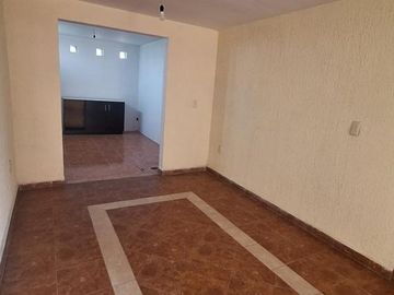 VENTA DE CASA EN FRACCIONAMIENTO HACIENDA SANTA CLARA EN LERMA