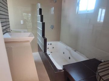 VENTA DE CASA EN FRACCIONAMIENTO HACIENDA SANTA CLARA EN LERMA