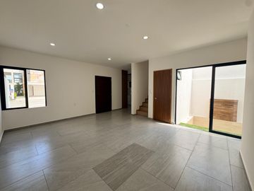 CASA EN PUNTO LOMAS CON ALBERCA