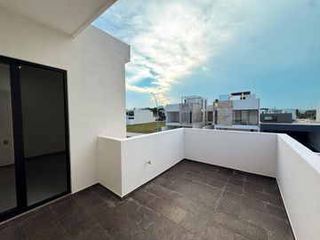 CASA EN PUNTO LOMAS CON ALBERCA