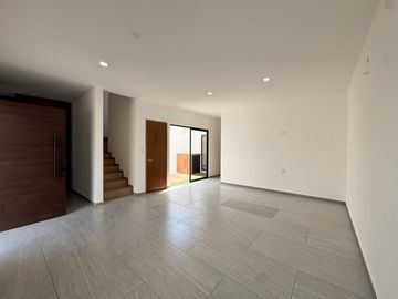 CASA EN PUNTO LOMAS CON ALBERCA