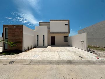 CASA EN PUNTO LOMAS CON ALBERCA