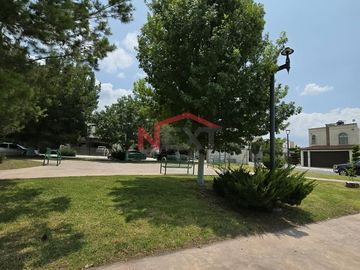 Casa en Renta Frente a Parque y en Esquina - Real del Sol