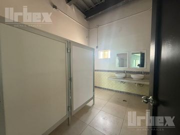 ¡LOCAL PARA OFICINAS ADMINISTRATIVAS EN ÁREA AH KIM PECH, CAMPECHE!